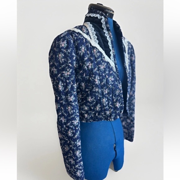 Vintage 70s Gunne Sax Prairie Boho Blue Flower Lace Quilted Jacket - Picture 2 of 12